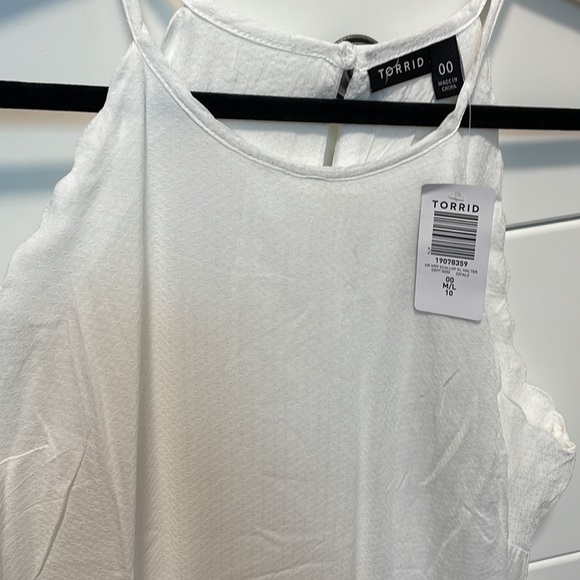 Torrid Tank - Picture 3 of 5